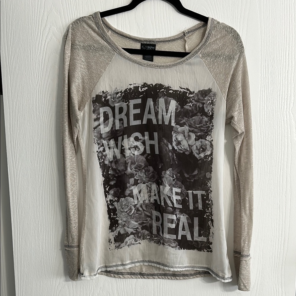 Buckle Cream Fitted Graphic Long Sleeve Tee